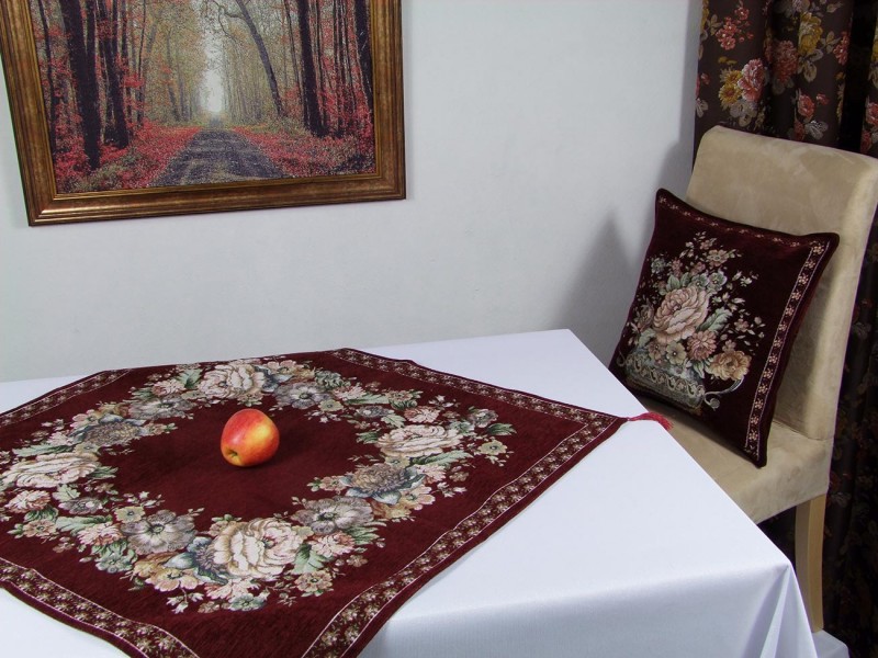Obrus gobelínový  bordó štvorec