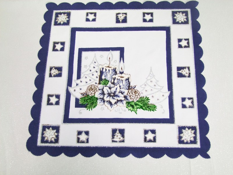 Obrus vianočný modrý,2 sviečky 35x35