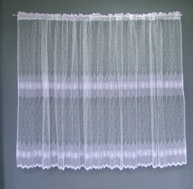 Hotová záclona vyšívaná fr.kristal